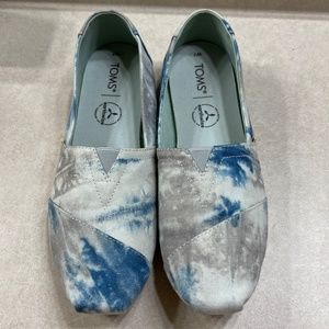 TOMS Blue & Grey Tie Dye Canvas Shoes Size 7